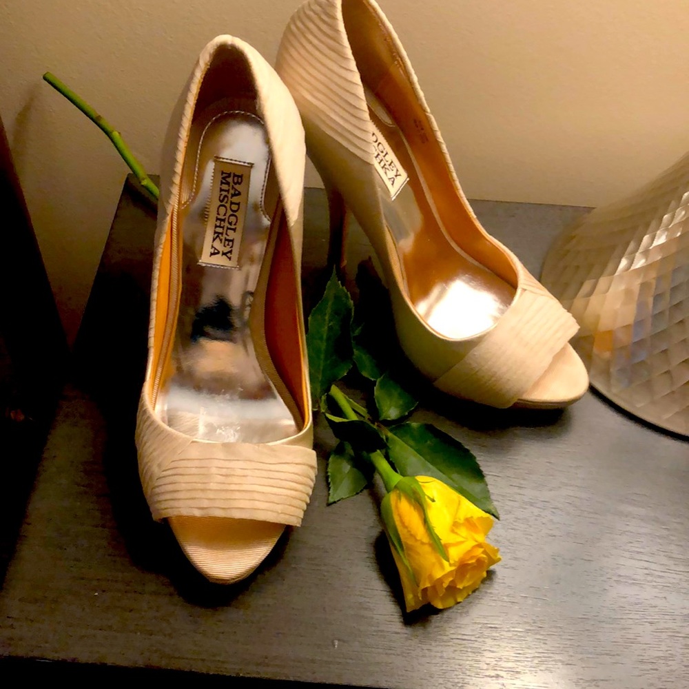 Badgley Mischka taupe satin/chiffon bridal peep toe pumps